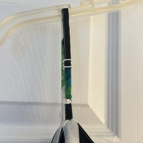 ASOS DESIGN CURVE Printed Cami in Tropical Stripe - Picture 3 of 7